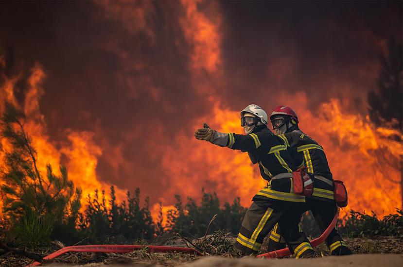 Imagen de un incendio forestal en La Test-de-Buch, al suroeste de Francia, que se desarrolló debido a la intensa ola de calor en Europa.
