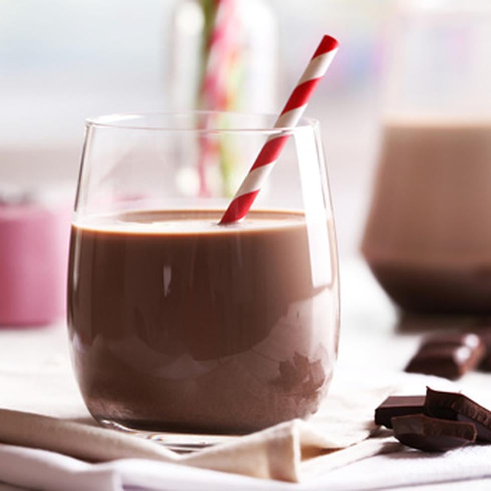 Leche de sabor: 200 gramos de chocolate con leche contienen 25 gramos de azúcar, aproximadamente. Es importante mantener en orden el consumo de este producto, pues su sabor estimula su consumo sin control. (Shutterstock)