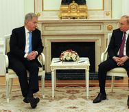 Imagen de archivo del presidente ruso, Vladimir Putin (derecha) y el presidente finlandés, Sauli Niinistö.