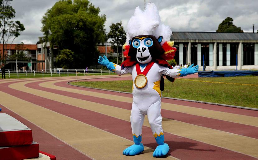 La mascota de la edición 23 de los Juegos Centroamericanos y del Caribe Barranquilla 2018 "Baqui" posa a los fotoperiodistas. (EFE)