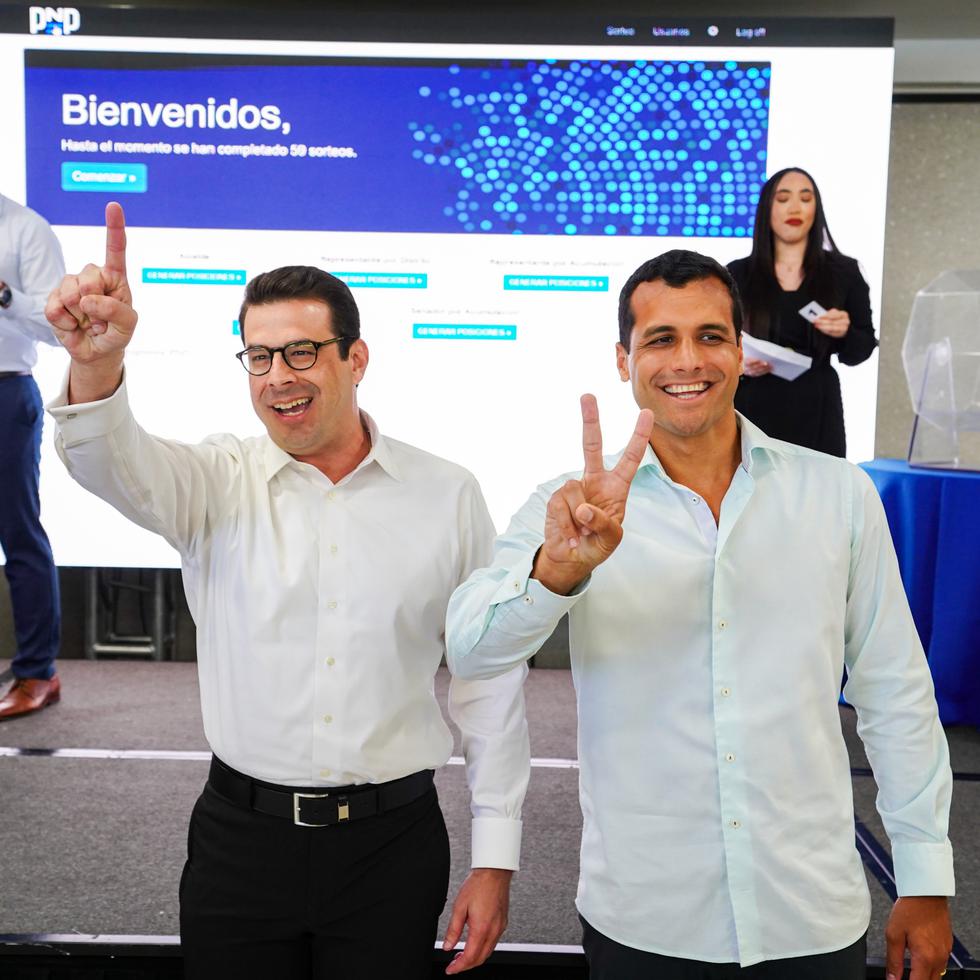 En representación de Pedro Pierluisi, estuvo su hijo Michael Pierluisi (derecha), mientras que por Jenniffer González compareció Francisco Domenech, director del comité de campaña.