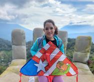 Kimberley Krystal Acosta participó en un festival de chiringas en Guatemala donde pudo llevar la creación Jibarito es el Coquí: Monoestrellada es la bandera.