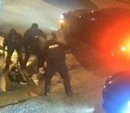 Este fotograma de un video difundido el 27 de enero de 2023 por la ciudad de Memphis muestra a Tyre Nichols durante un ataque de cinco policías de Memphis cometido el 7 de enero de 2023 en Memphis, Tennessee. Nichols murió el 10 de enero.