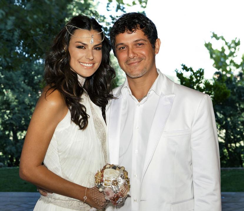 Tras doce años de matrimonio, el cantautor español Alejandro Sanz anunció la separación de su esposa Raquel Perera. (AP)