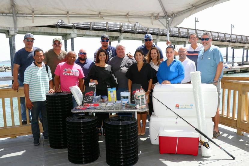 Entre las herramientas entregadas al Grupo Puerto Rico se incluyen neveras y una máquina de hielo industrial para el manejo del pescado, redes, anzuelos, rollos de alambre, alicates, cañas, etc. (Suministrada)