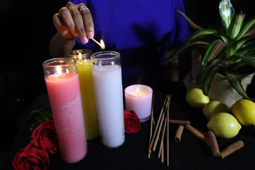Baños y velas son algunos de los rituales. (GFR Media)