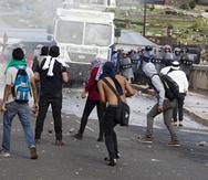 Los estudiantes de la UNAH volvieron a tomar las calles de Tegucigalpa. (EFE)