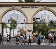 Huelguistas se manifiestan frente a los estudios Paramount Pictures el jueves 21 de septiembre de 2023, en Los Ángeles.