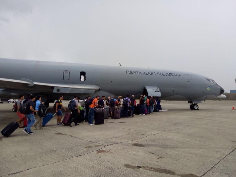 Ciudadanos colombianos regresan a su país. (FFAA Colombiana)