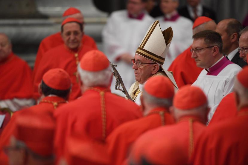 El papa Francisco, durante una ceremonia con cardenales. (EFE)
