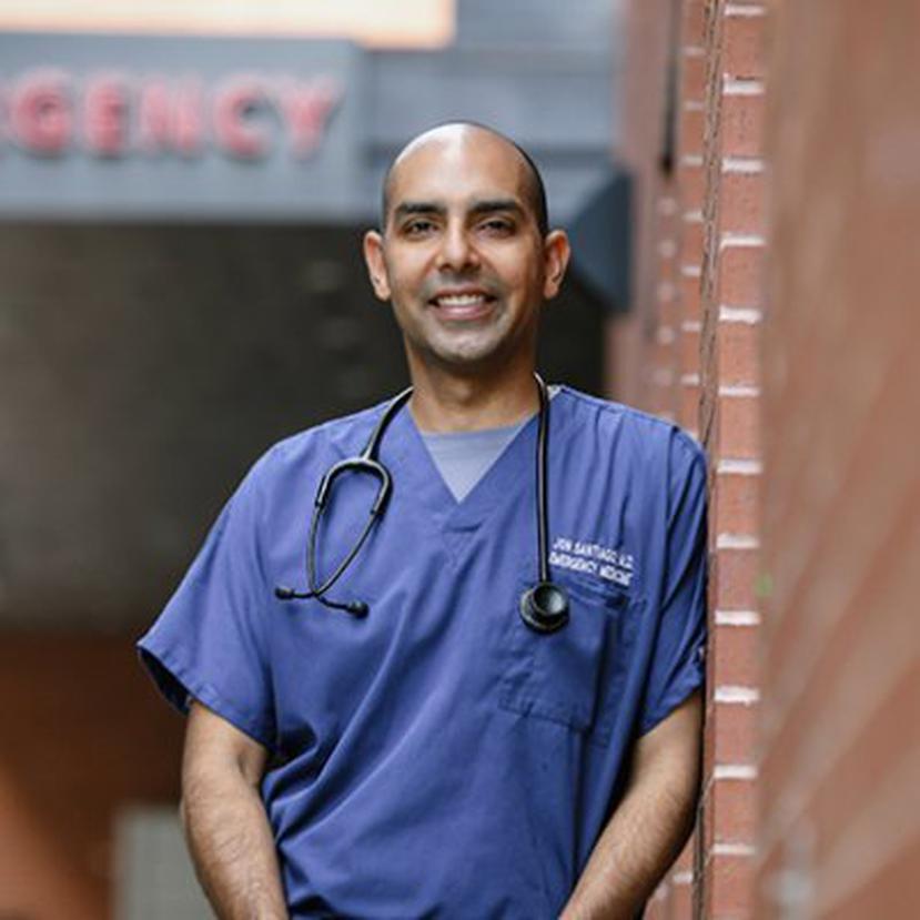 Jon Santiago es médico de emergencias en el Boston Medical Center.