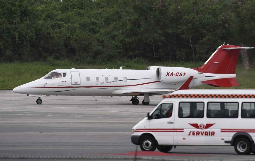 En la foto se muestra el avión que transportó a David Ortiz desde la República Dominicana hasta Boston. (AP / Juan Miguel Pena)