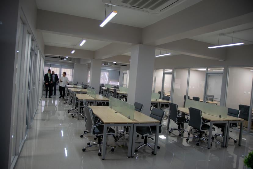 El nuevo espacio cuenta con 40 escritorios, cinco oficinas privadas, dos salones de reuniones, entre otras cosas. (Suministrada)