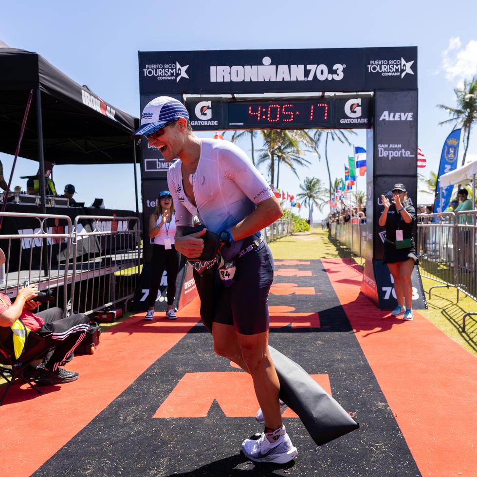 El brasileño Matheus Martini se proclamó ganador del Ironman 70.3 con tiempo de 4:04:46.