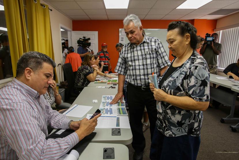 Hispanic Federation entregó a familias puertorriqueñas refugiadas en Orlando una ayuda económica que podrían usarlo para lo que entiendan, inlcuyendo costear estadías adicionales a partir de hoy cuando termina el programa de FEMA.