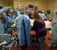 Un equipo multidisciplinario del Centro De Trauma de la Universidad de la Florida, en Gainesville, atiende a toda prisa a un paciente. (Suministrada / Guiliano De Portu / UF Health)