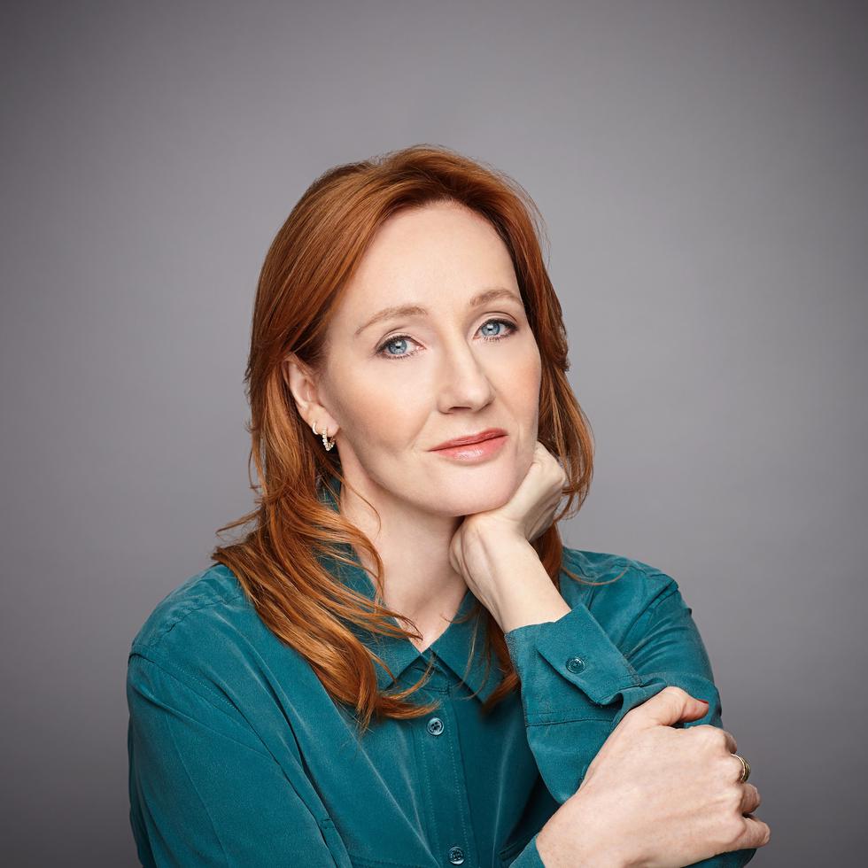 La escritora J.K. Rowling publica sus novelas con el seudónimo de Robert Galbraith.