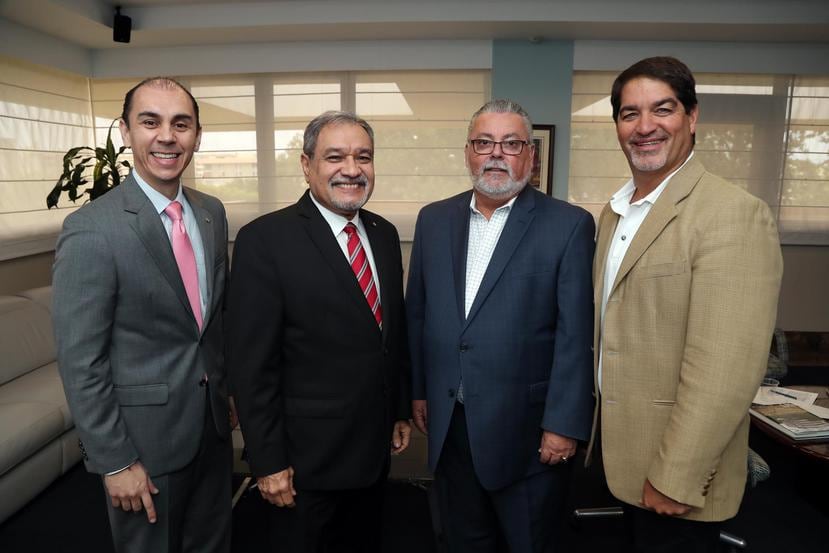Desde la izq.: Oscar Medrano, Roberto Castro, Luis Cordero y René Acosta, en la sede de la Cooperativa de Seguros Múltiples.