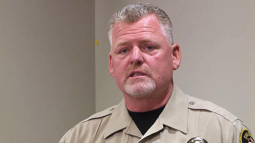El sargento Aaron Thompson, de la policía del condado de Washington, fue atendido por hipotermia. (AP)
