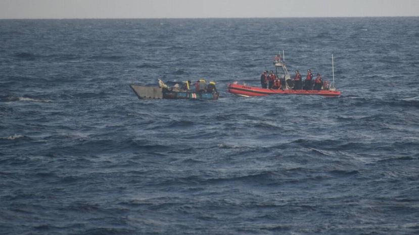 De los 8 cubanos interceptados, uno requirió un mayor cuidado médico.  (Coast Guard)