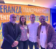 José Bernardo Márquez, segundo de derecha a izquierda, comparte junto con Ana Irma Rivera Lassén, Mariana Nogales y Rafael Bernabe Riefkohl.