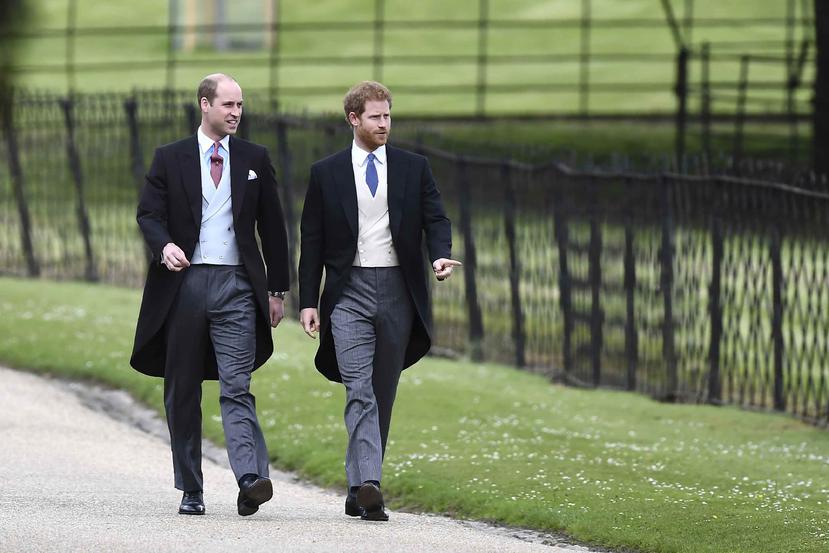 Los príncipes William y Harry de Inglaterra hablarán sobre la semana que siguió a la muerte de su madre, desde el momento en el que conocieron la noticia de su accidente hasta el funeral. (AP)