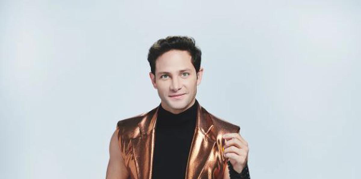 El actor, cantautor y modelo, Gabriel Coronel, es un exconcursante de “Tu Casa me Suena”, que ha interpretado papeles protagónicos en varias telenovelas y participó como coanfitrión en eventos musicales y “realities” de Univision.