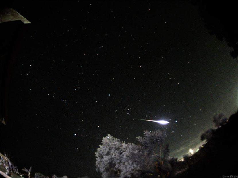 La SAC aclaró que un notable meteoro que se avistó desde varias zonas de la Isla en la noche del jueves, no está relacionado a las Líridas. (Suministrada / SAC)