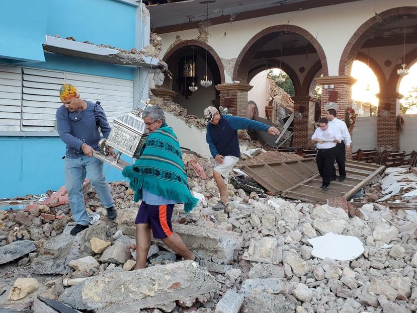 Como consecuencia del terremoto la parroquia Inmaculada Concepción en Guayanilla se derrumbó. (GFR Media)