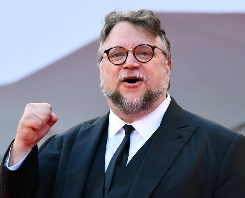Guillermo del Toro celebra su triunfo. (AP)
