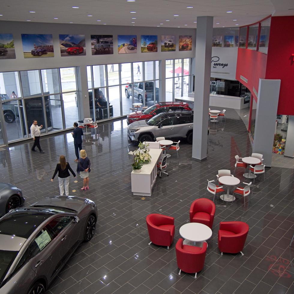 El nuevo concesionario Toyota de Bayamón se extiende por 25,000 pies cuadrados.