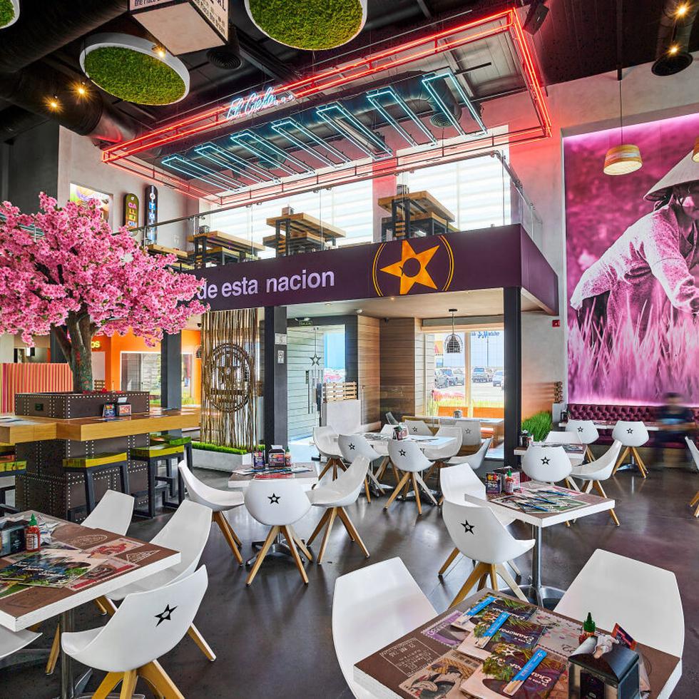 La franquicia se fundó en Panamá en 2013 y hoy tiene 48 restaurantes en más de 10 países. En la foto, vista del salón principal de un Nacionsushi en Panamá.
