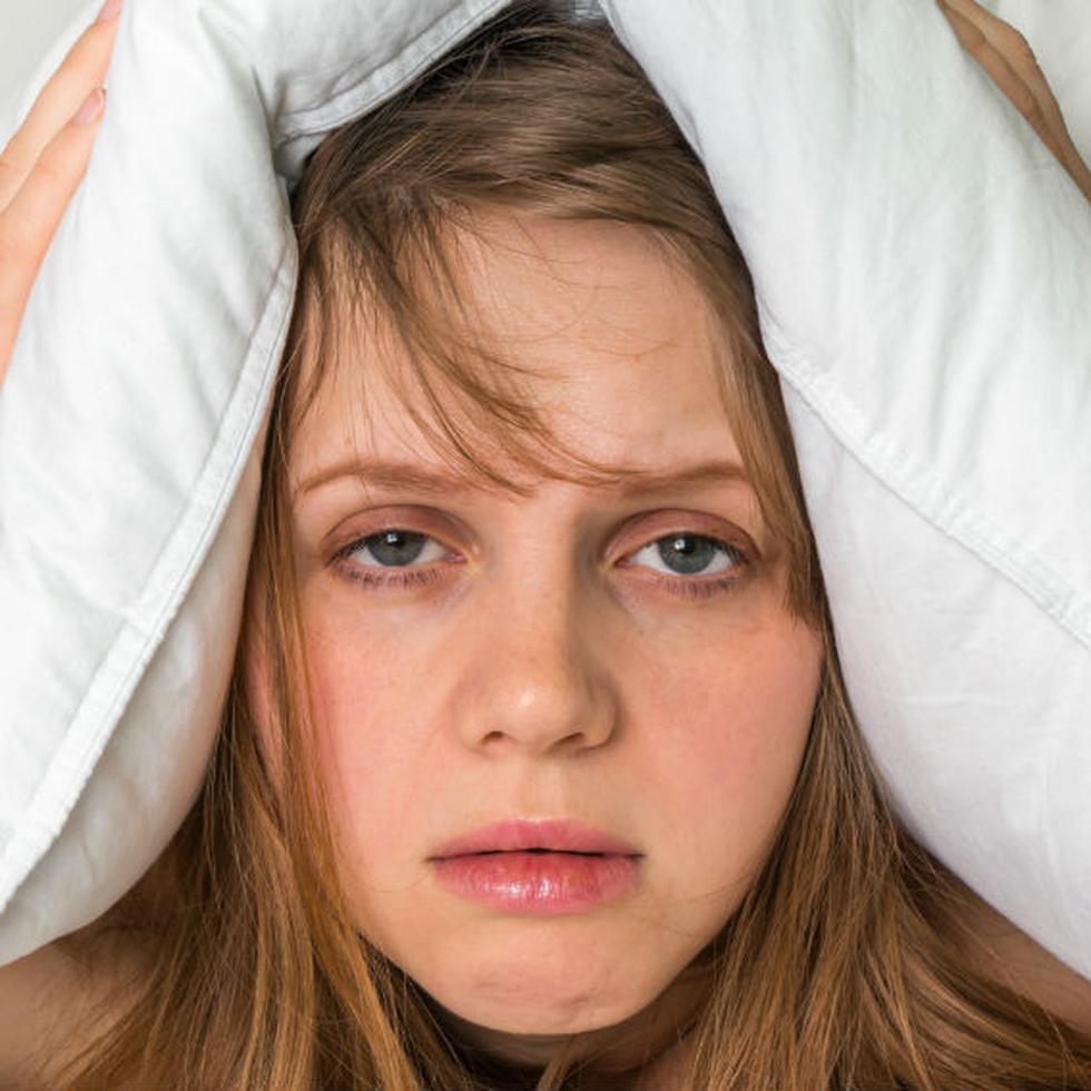 La higiene de sueño es quizá de los hábitos más difíciles de establecer dado que se puede ver afectada por la rutina de trabajo, estrés e incluso hábitos alimenticios de una personas. (Shutterstock)