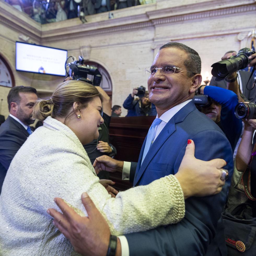 Jenniffer González y Pedro Pierluisi se enfrentan en primarias, el próximo 2 de junio, por la candidatura a la gobernación del PNP. En la foto, la comisionada residente y el primer ejecutivo durante el Mensaje de Situación del Estado, el pasado martes.