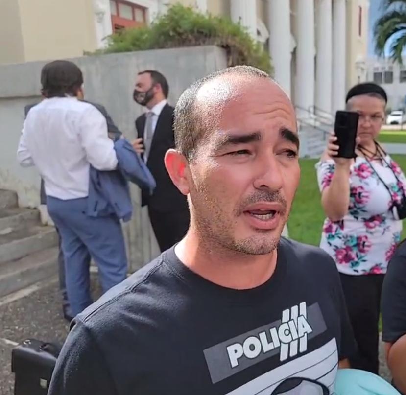 Eliezer Molina tras salir del Tribunal de Aguadilla.