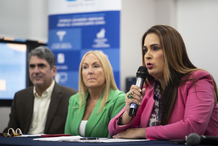 A la derecha, la presidenta del Centro Unido de Detallistas (CUD), Lourdes M. Aponte Rodríguez