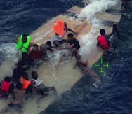 Operativo de rescate luego que una embarcación que navegaba a unas 10 millas al norte de la Isla de Desecheo, en el oeste de Puerto Rico, se hundiera este jueves.