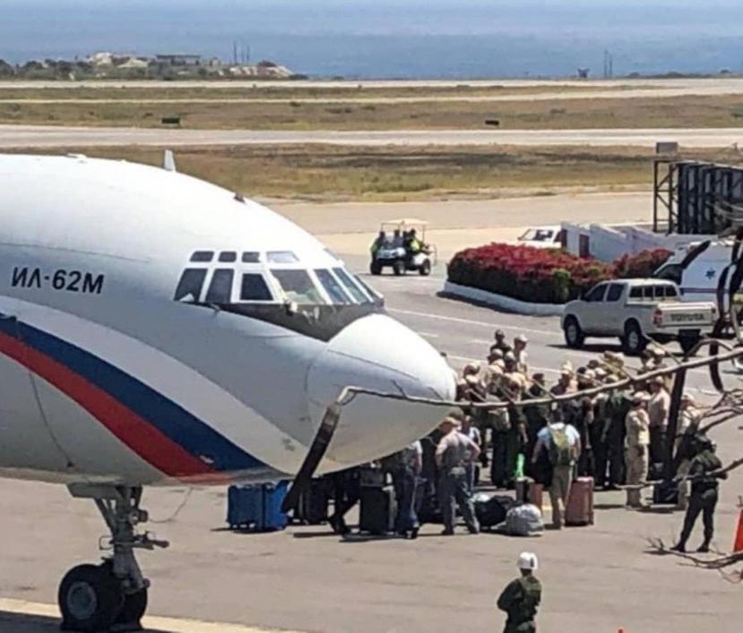 Dos aeronaves militares rusas con casi un centenar de funcionarios aterrizaron en el aeropuerto de Maiquetía, Caracas. (Twitter / @FedericoBlackB)