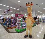 Desde el lunes, 17 las dos Macy's en Puerto Rico tendrán eventos y sorpresas para los niños que visiten la juguetería Toys"R"Us, con motivo del cumpleaños de la jirafa Geoffrey.