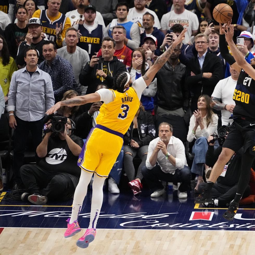 Con dramático canasto sobre la bocina de Jamal Murray, los Nuggets le propinan a los Lakers su segunda derrota en los playoffs