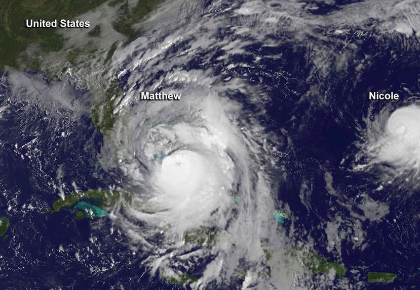El centro del huracán, que se formó este lunes, se encontraba a esa hora cerca de una latitud norte de 27.2 grados y a una longitud oeste de 64.9 grados. (NOAA)