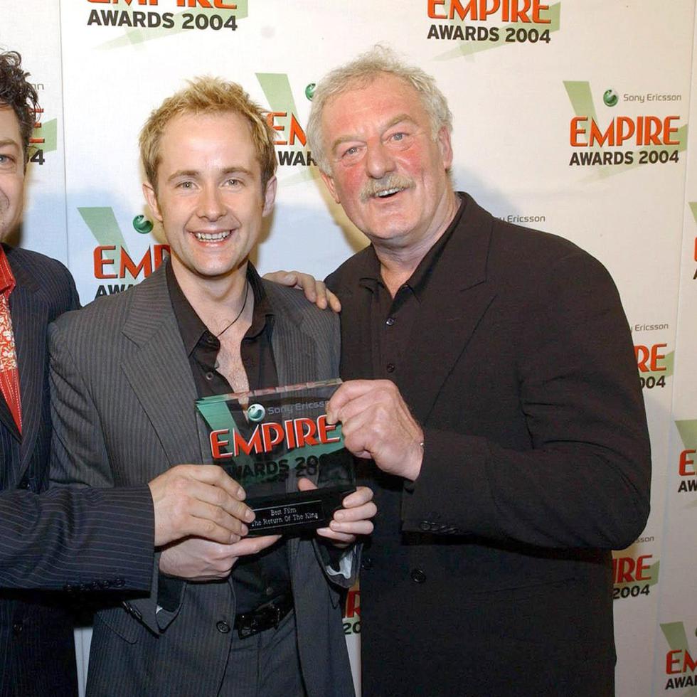 El actor Bernard Hill, a la extrema derecha, junto a los intérpretes Andy Serkis y Billy Boyd, en una imagen de archivo durante el estreno de "The Lord of the Rings".