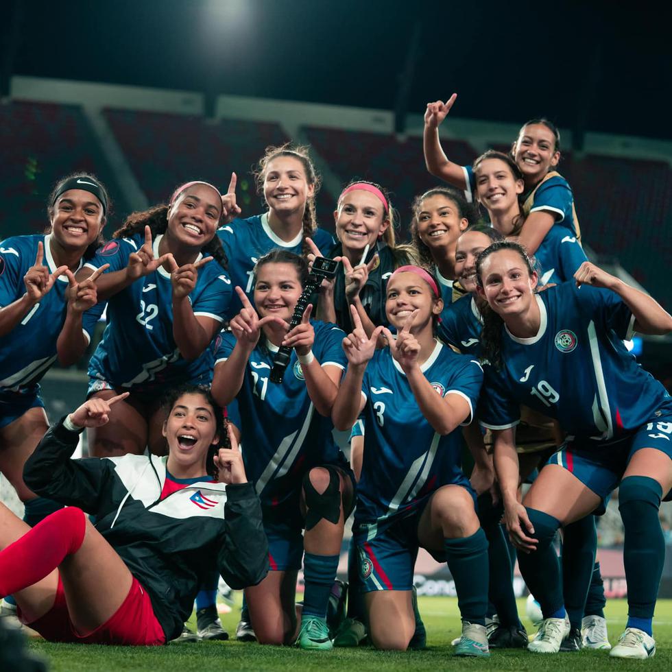 Las jugadoras de Puerto Rico celebran tras su victoria sobre Panamá en la Copa de Oro.