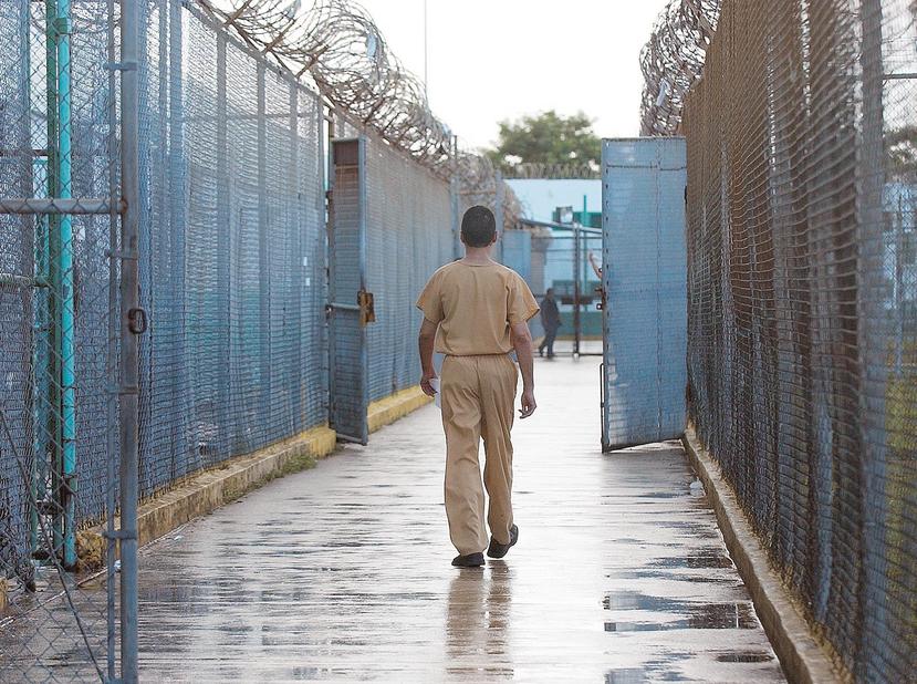 En Puerto Rico, hay cerca de 10,300 confinados distribuidos en 31 instituciones penales. El secretario de Corrección y Rehabilitación, Erik Rolón, asegura que el plan de traslado es completamente voluntario.