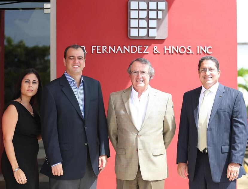 Reinaldo Aponte, vicepresidente de Ventas de B. Fernández (extrema derecha) dijo que la normalidad en las operaciones comenzó a verse en la segunda semana de octubre.