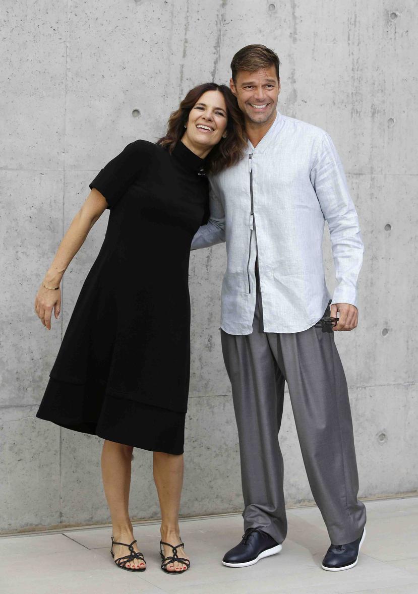 Ricky Martin compartió con Roberta Armani, sobrina del diseñador. (EFE)
