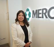 Sarah Aiosa, de padre ecuatoriano y madre puertorriqueña, es la primera fémina en presidir las operaciones de la farmacéutica en América Latina.