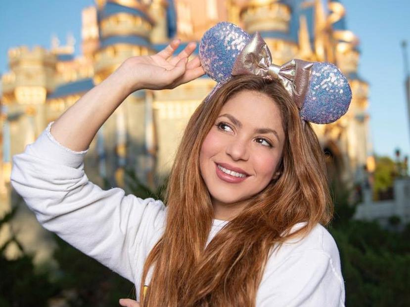 La estrella internacional Shakira visitó a Magic Kingdom, en Orlando, durante unas vacaciones familiares en Walt Disney World Resort.
