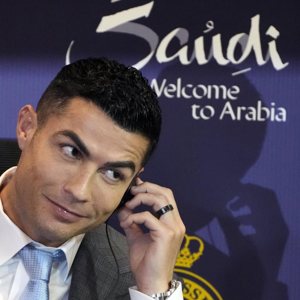 Cristiano Ronaldo habla durante una conferencia de prensa en que se le presentó como nuevo futbolista del Al Nassr en Riad, Arabia Saudí, el 3 de enero de 2023.