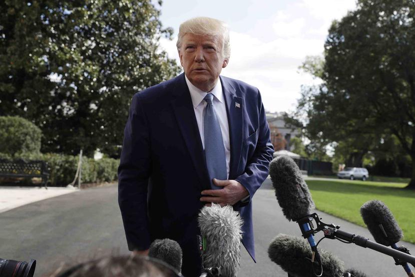 El presidente Donald Trump habla con la prensa en el jardín de la Casa Blanca. (AP/Evan Vucci)